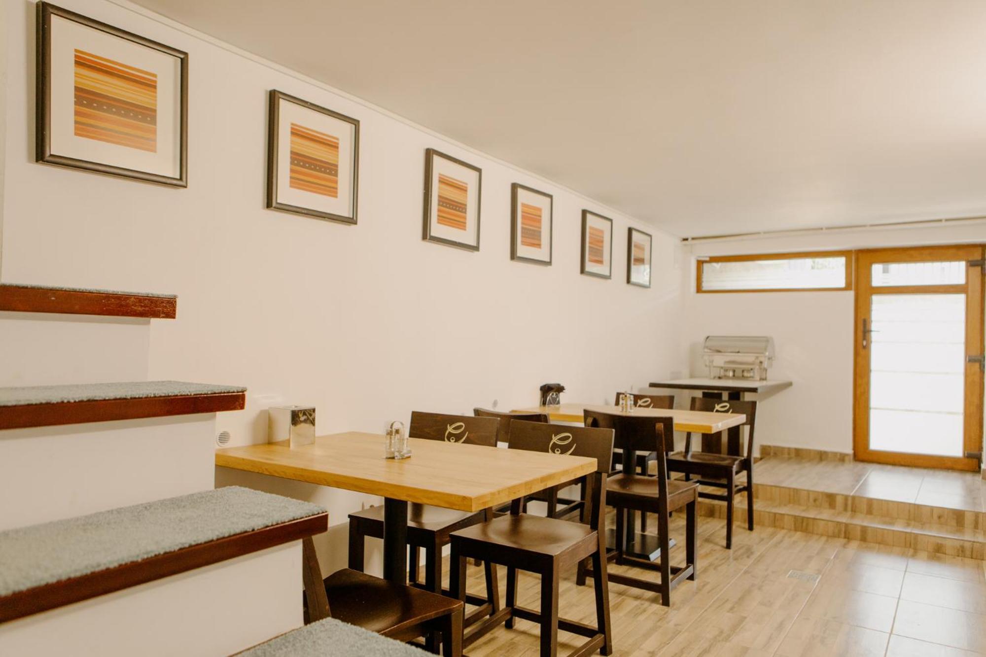 Excelsior Inn 图尔达 外观 照片