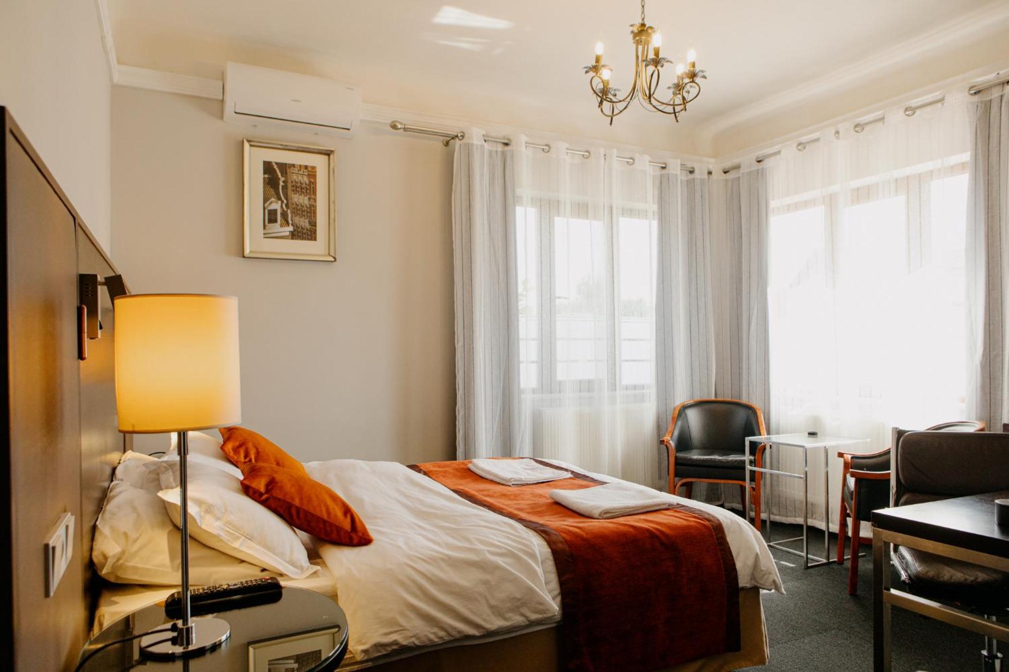 Excelsior Inn 图尔达 外观 照片